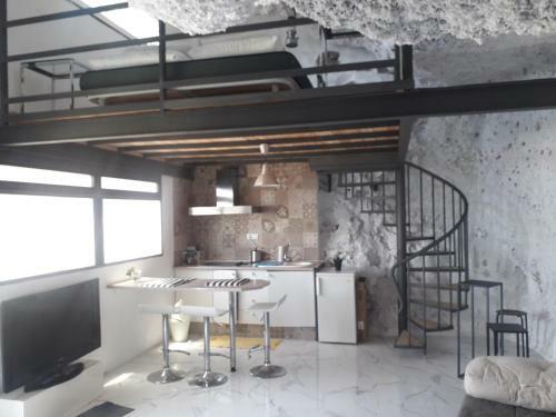 Cueva Rural " Old London " With Jacuzzi And Swimming Pool