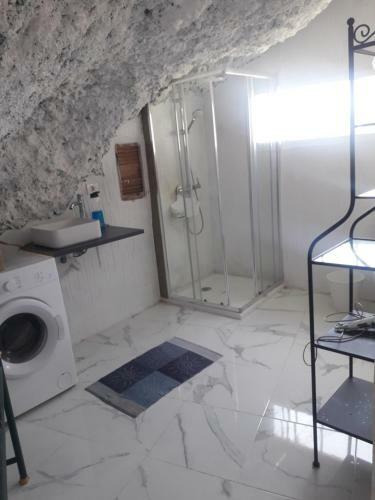 Cueva Rural " Old London " With Jacuzzi And Swimming Pool