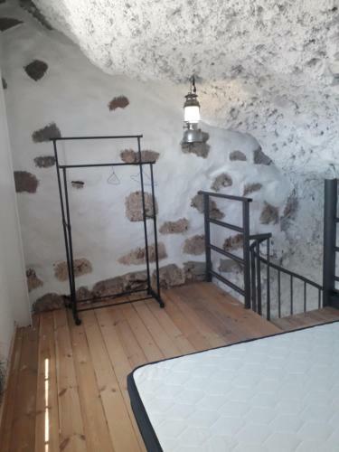 Cueva Rural " Old London " With Jacuzzi And Swimming Pool