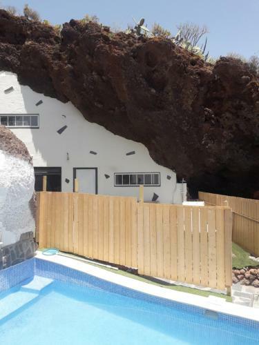 Cueva Rural " Old London " With Jacuzzi And Swimming Pool