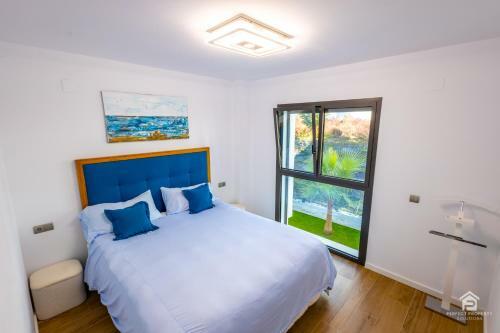 Luxury Apartment With Sea And Golf View