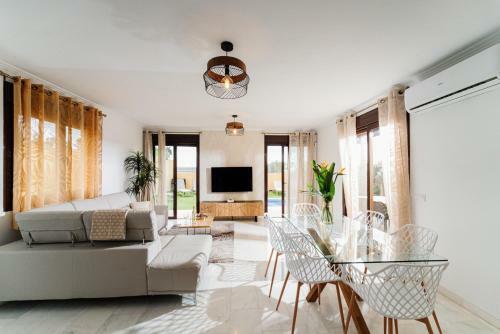 Villa With 4 Bedrooms And Private Heated Pool