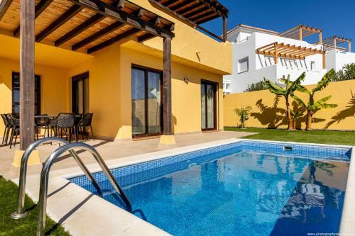 Villa With 4 Bedrooms And Private Heated Pool