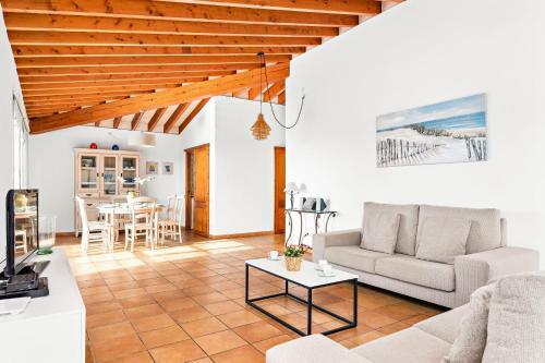 Villa Iris Torret By Villa Plus