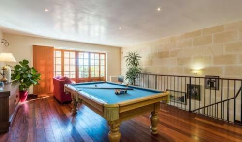 Casa Con Piscina Climatizada, Jacuzzi, Billar, Aire Acondicionado