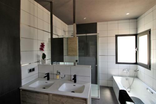 Casa Moderna A 300 Metros de La Playa.