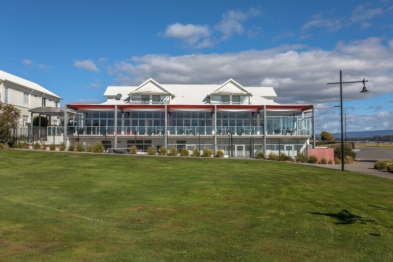 Hotel Peppers York Cove Tamar Valley