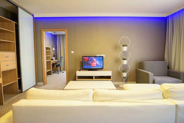 Hotel Invite