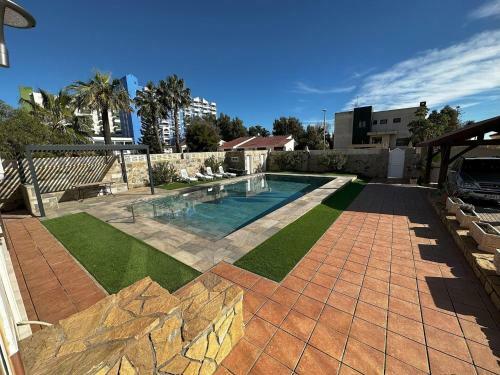 Villa In Roquetas With Garden And Private Pool