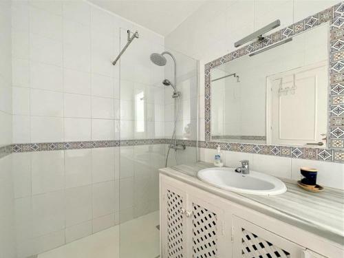 Inviting Holiday Home In Roquetas de Mar With Terrace