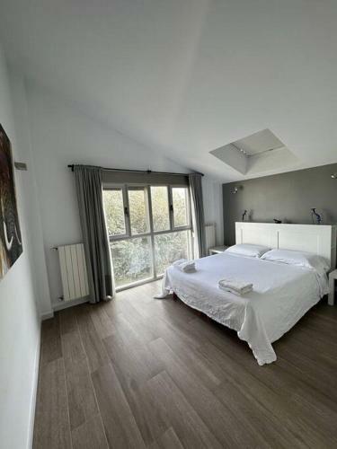 Villa With Private Pool & Garden