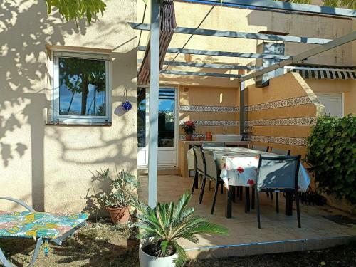 Casa Roses, 3 Dormitorios, 6 Personas - Es-258-127