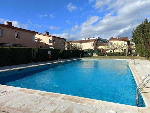 Casa Roses, 3 Dormitorios, 6 Personas - Es-258-127