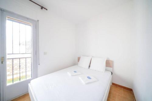 Maison de Vacances Avec Piscine Communautaire - Wehostyou