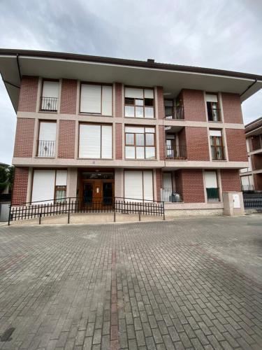 Excelente Apartamento Con Garaje Y Piscina