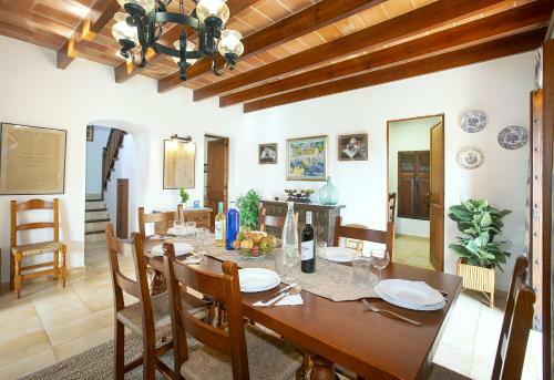 Owl Booking Villa Can Bandera - Rustic Stay