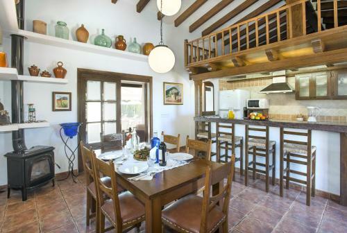 Owl Booking Villa Marvil - Exclusive Holidays