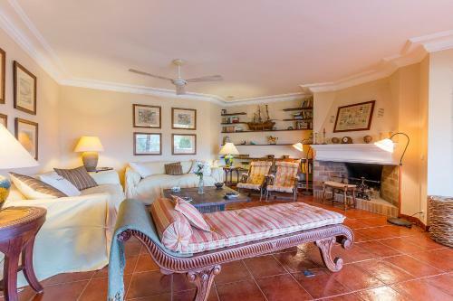 Townhouse With Pool And Mountain Views, Just 5 Min