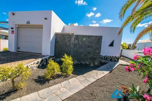 229 - Villa Lanson By Villas Now Ltd