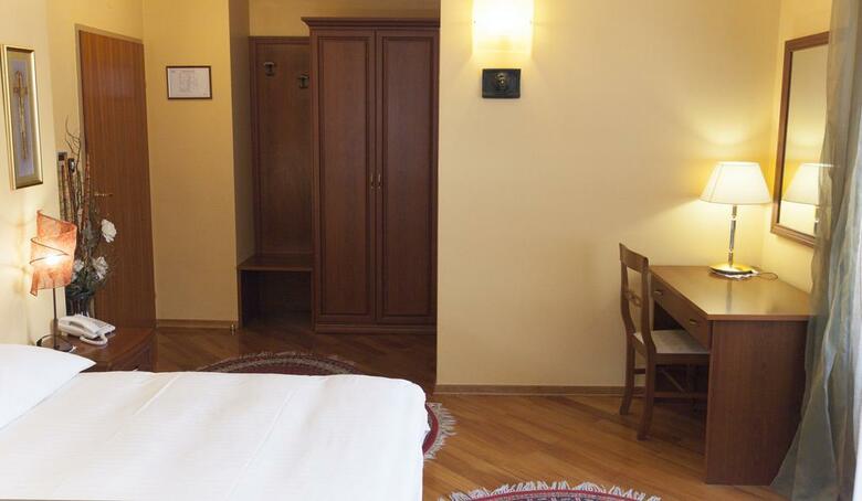 Hotel Peristil