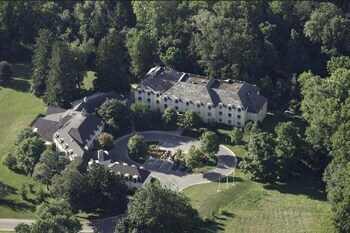 The Windermere Manor Hotel & Conference Center