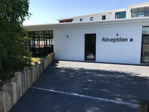 Hotel H�tel Balladins La Rochelle / Aytr�