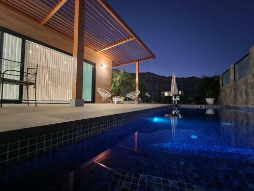 Villa de Lujo Con Piscina Climatizada