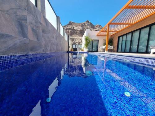 Villa de Lujo Con Piscina Climatizada