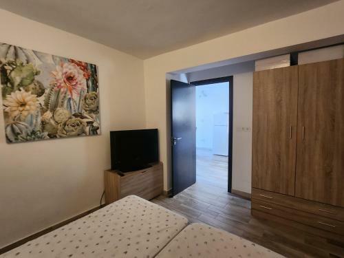 Modern Ground Floor Apartment , A Few Steps From The Beach