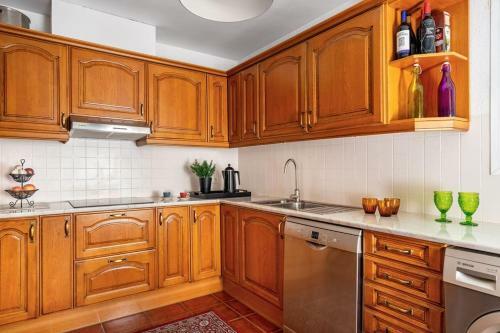 Stunning Urb Do�a Pilar Villa With Private Pool Ref 139