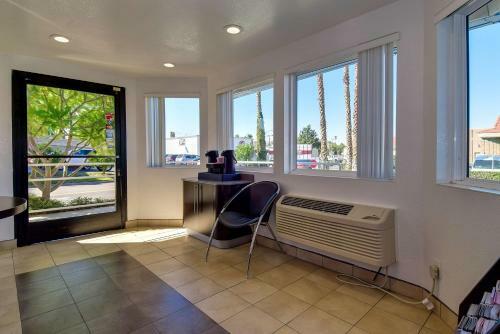 Motel 6 Riverside South