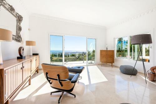 Stunning Villa With Panoramic Views Of The Med
