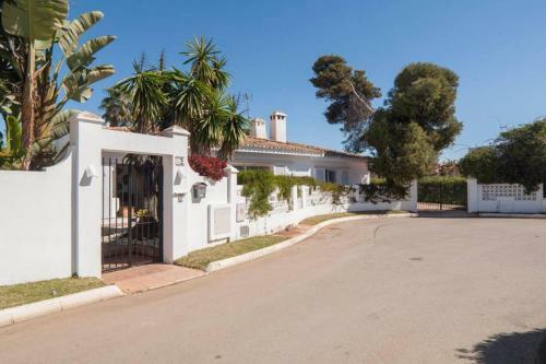 Charming 4bedroom Villa In Los Monteros Beach