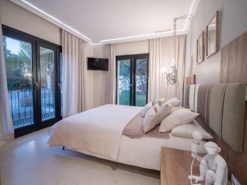Villa Modern Dream Mansion In Tropical Nueva Andaluc�a ?