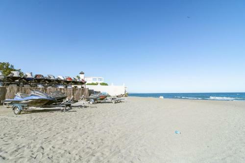 Cln- Spacious 6 Bedroom Villa Next To Beach