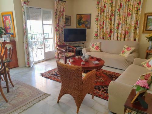 Beachfront Family Apartment In Puerto Banus