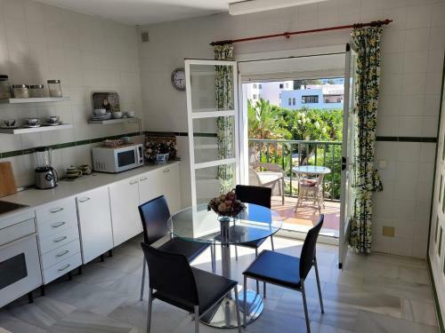 Beachfront Family Apartment In Puerto Banus