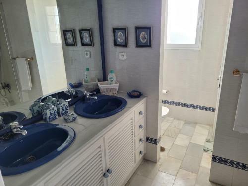 Beachfront Family Apartment In Puerto Banus
