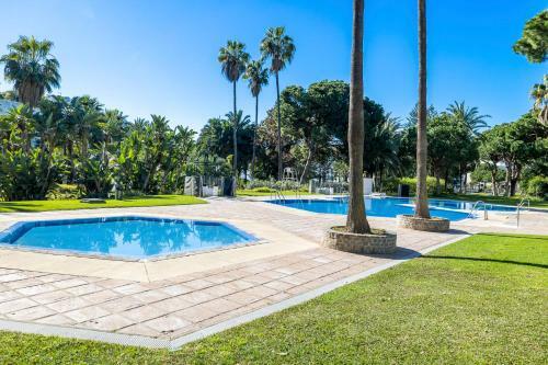 Amplio Apartamento En Playas Del Duque