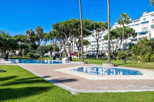Amplio Apartamento En Playas Del Duque