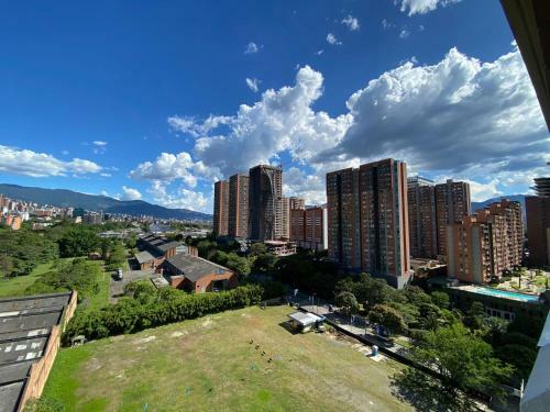 C�modo Apartamento En El Poblado, Cerca A Provenza