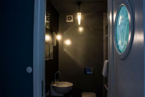 Hostal Lalala Arthotel & Wine Bar