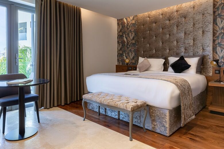 Hotel The Village Boutique And Spa