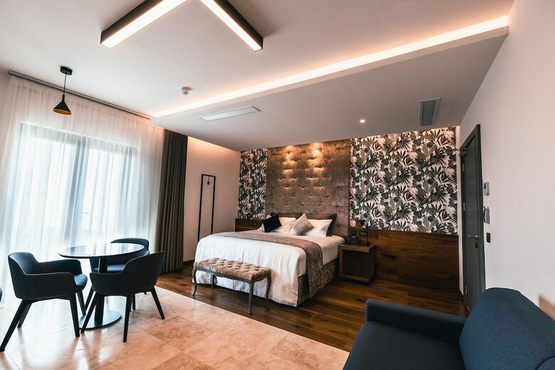 Hotel The Village Boutique And Spa