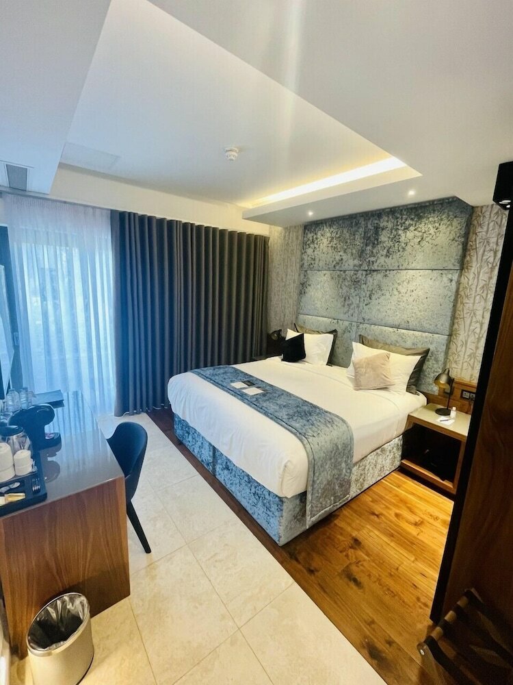 Hotel The Village Boutique And Spa
