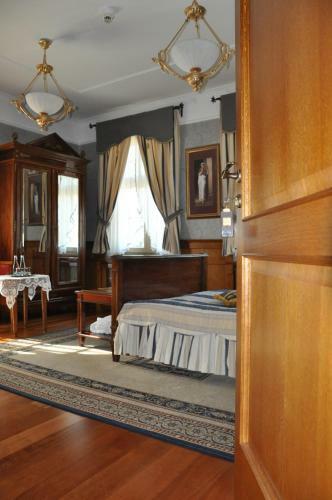 Hotel Pa?ac Czarny Las (50 Km Od Katowic)