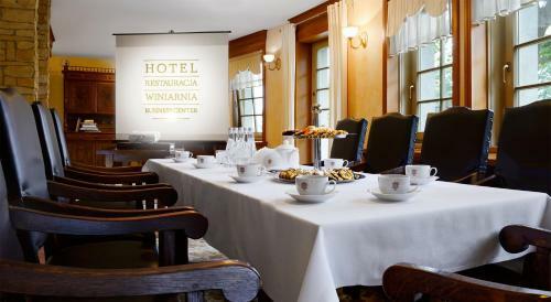 Hotel Pa?ac Czarny Las (50 Km Od Katowic)