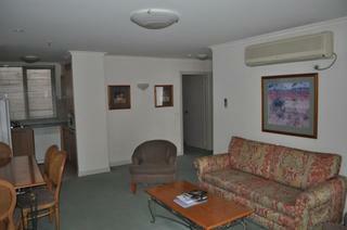 Metropole Hotel Apartments