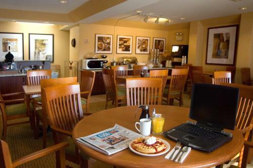 Hotel Phoenix Inn Suites Salem