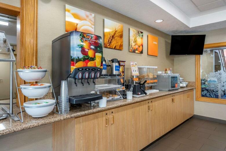 Hotel Comfort Suites Airport Salem